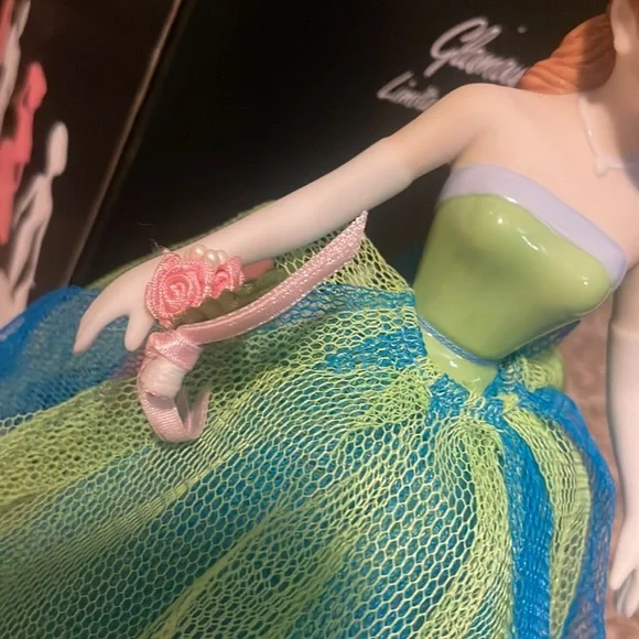 Barbie - 1963 Senior Prom Porcelain Musical figurine. (Reproduction 1994) - Picture 14 of 17